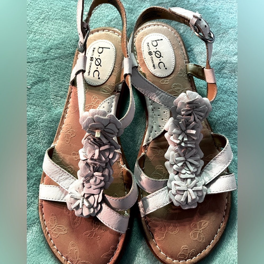 B.O.C Born Concept white sandals sz 9 in excellent condition